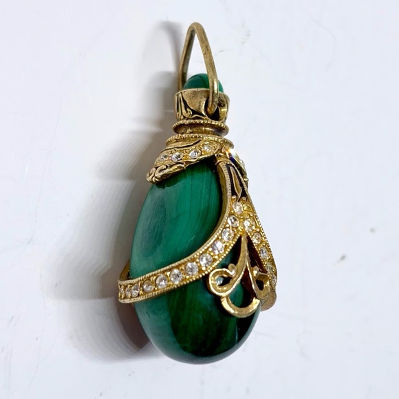 Vintage Art Nouveau Gold Tone Green Malachite Teardrop Crystal Egg Pendant 1.1” - Picture 4 of 9